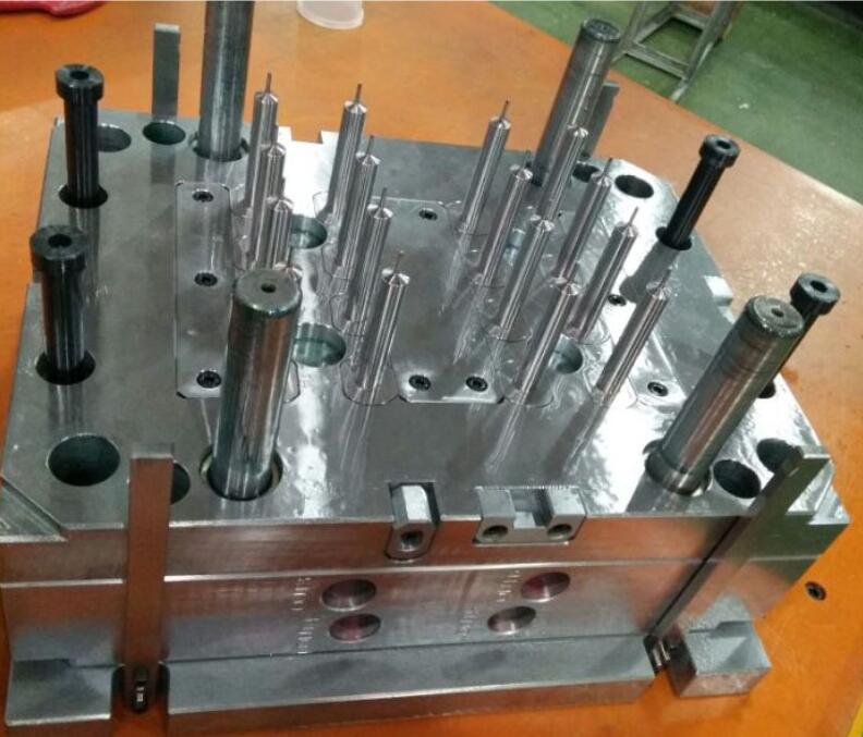 medical syringe mold design from China company