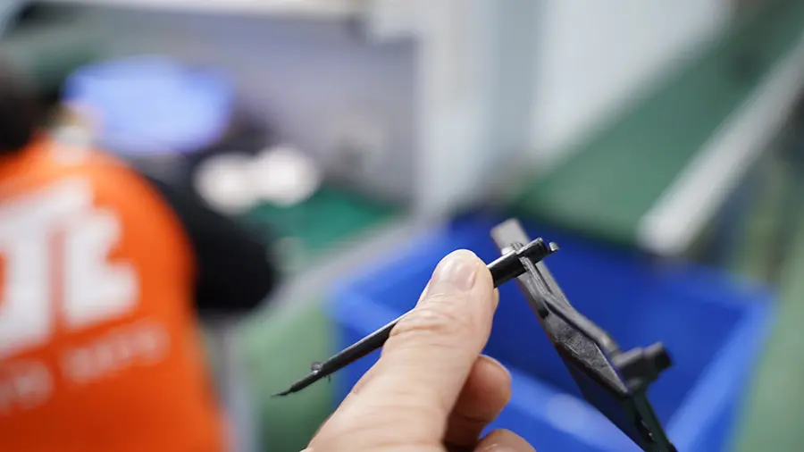 Hand-trimmed parts